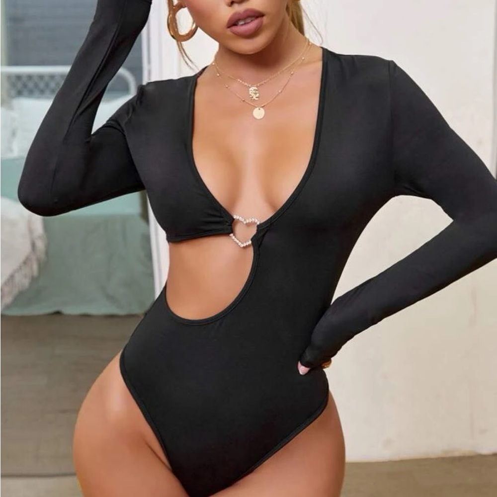 RING CUT OUT PLUNGING NECK BODYSUIT